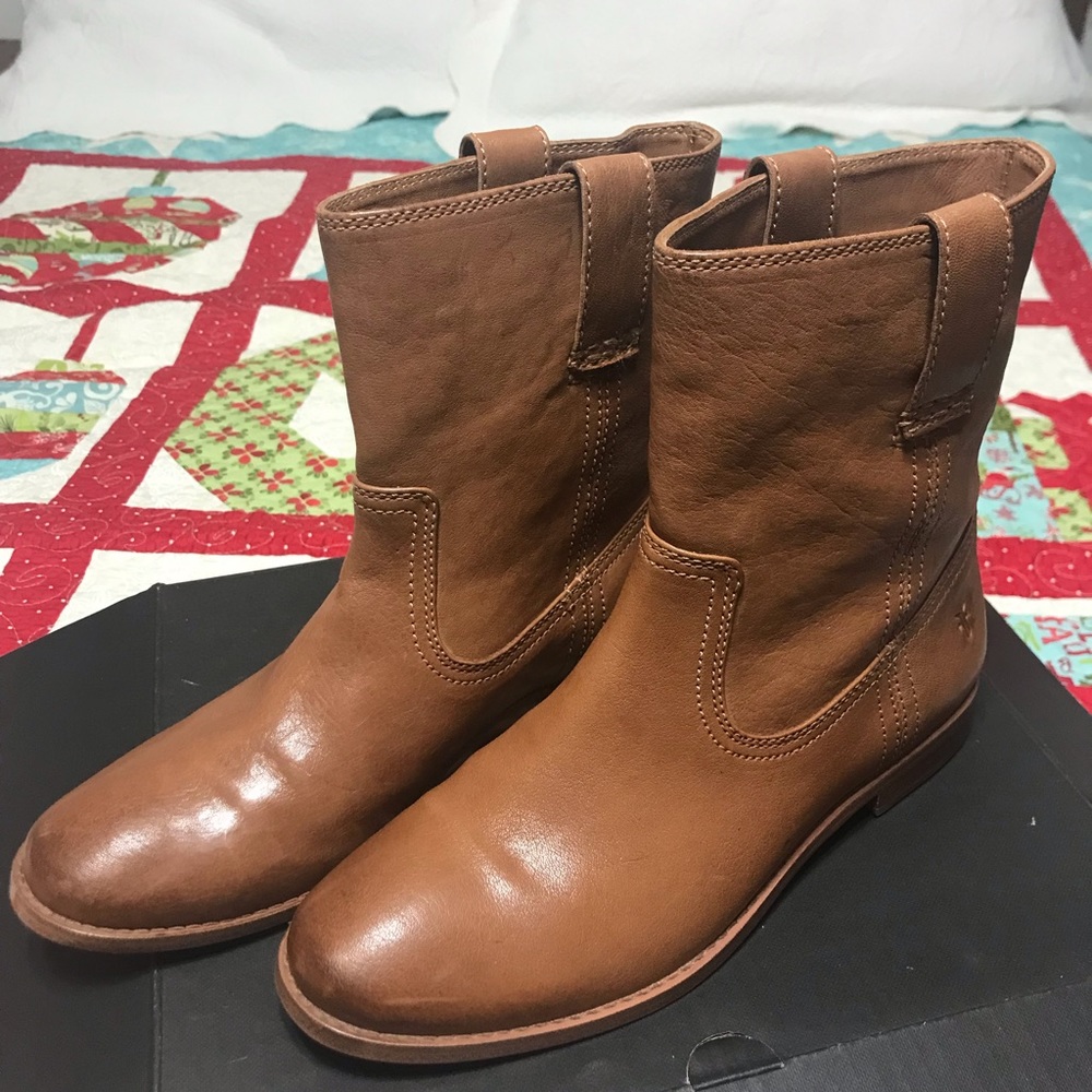 FRYE Anna camel booties size 7.5
